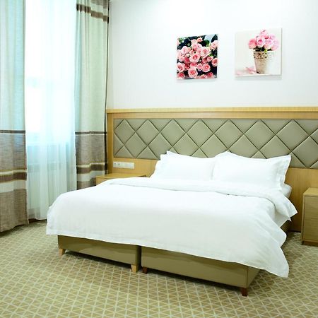 Hotel Arai Plaza Тараз Экстерьер фото
