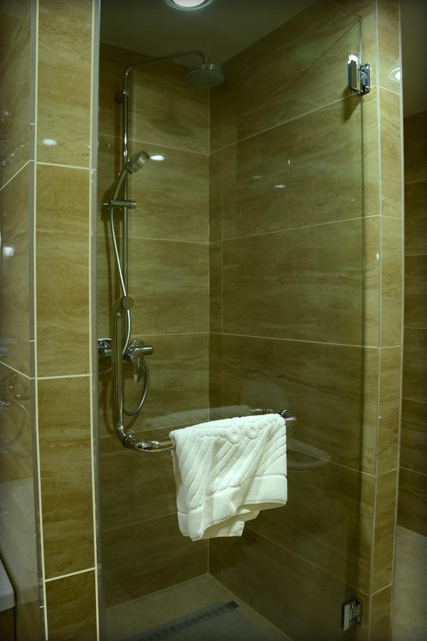 Hotel Arai Plaza Тараз Экстерьер фото